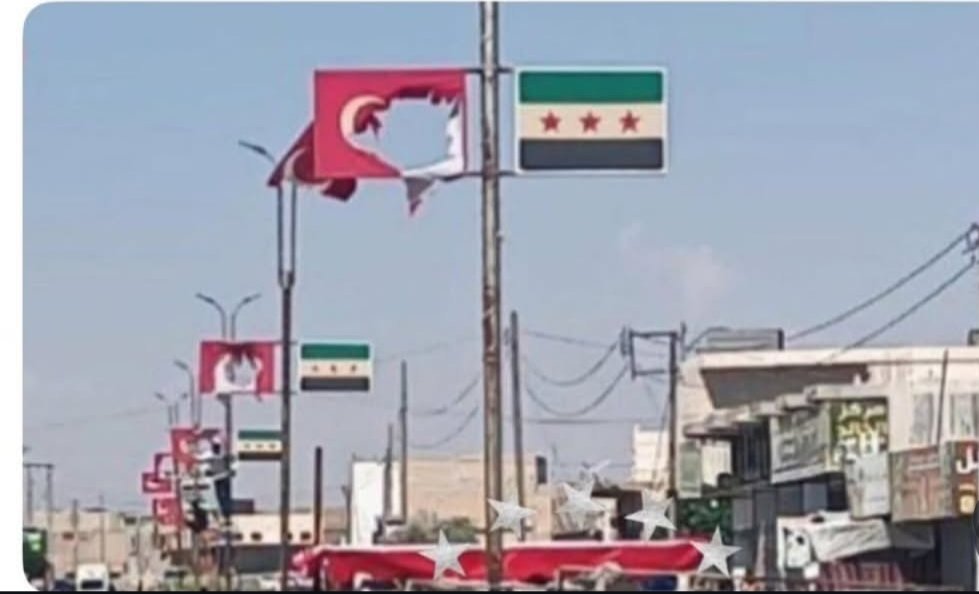 Bayraklar Kutsal kabul ediliyor.

O yüzden kimsenin bir ulusa haksızlık etme hakkı yoktur!

Dikkat çekeceğim şey ise başka!

Dünden beri 'bayrak' diyenlerin %90'ından fazlası, HTŞ/OSÖ/IŞİD, yüzlerce Türk bayrağı parçalayıp yakarken kör olanlar! 

O zaman kutsal değil miydi?