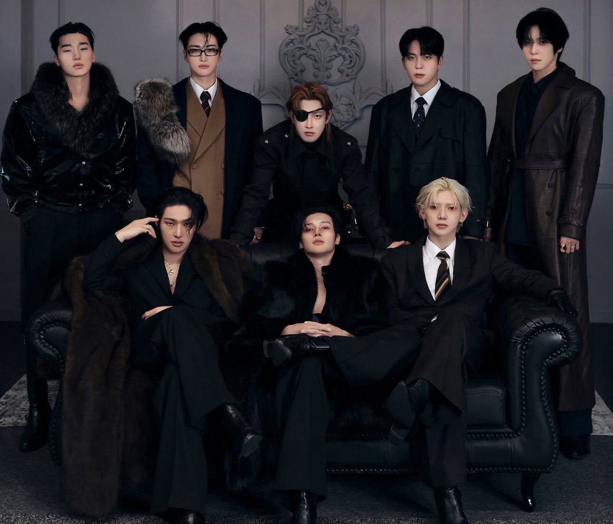 no one help wy he is exactly where he wants to be (surrounded by hot men)