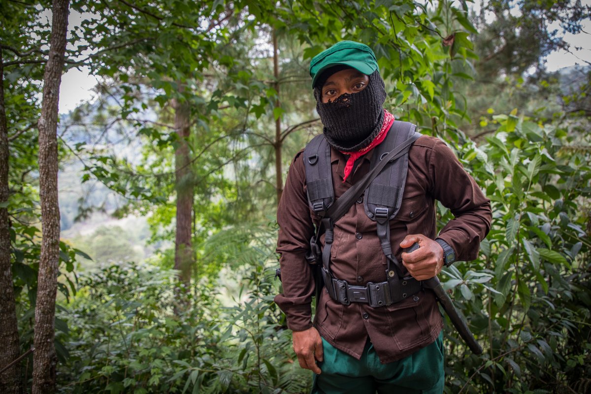 #EZLN | Para De Parres Gómez, antropólogo y comunicador mexicano, las agresiones contra el zapatismo no son hechos aislados, sino engranajes clave. Frente a ello, las comunidades resisten desde las artes vinculadas a la política. buff.ly/zgtrcO3
Fotos: Francisco De Parres