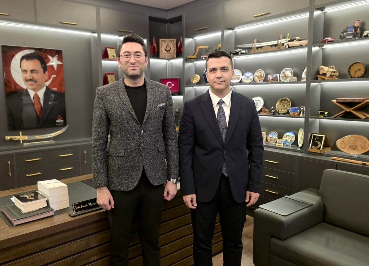 Samet_Bagci's tweet photo. Önceki dönem Alperen Ocakları İstanbul İl Başkanımız, mevcut Büyük Birlik Partisi Merkez Karar Yürütme Kurulu üyemiz Emir Faruk Uzunpınar’ı ofisinde ziyaret ettik. Kendisine misafirperverlikleri için teşekkürlerimi sunuyorum. https://t.co/qYQtv9DVMh