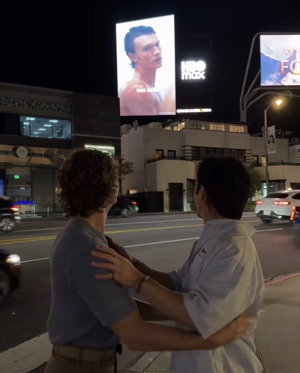 only 6 weeks ago they celebrated getting a billboard on sunset. now they’ve presented at the golden globes and are OLYMPIC TORCHBEARERS !!! no one’s doing it like them