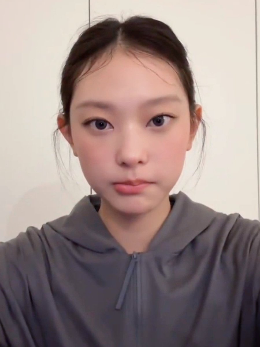 kang20220722's tweet image. Before she was turned