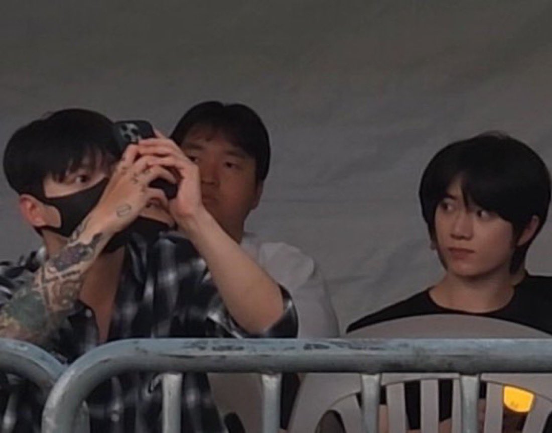 GreySheryce's tweet image. And if you’re in a who loves Seokjin more competition and you see these two, just go home . 😂😭😭😭