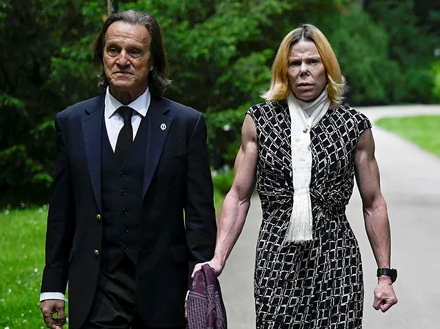 nanoSpawn's tweet image. La princesa esta se va a casa del caballero andante, le rescata, le mete tal  ostia que lo viste de torero y luego se pone a hacer dominadas con 400 kilos en los tobillos.