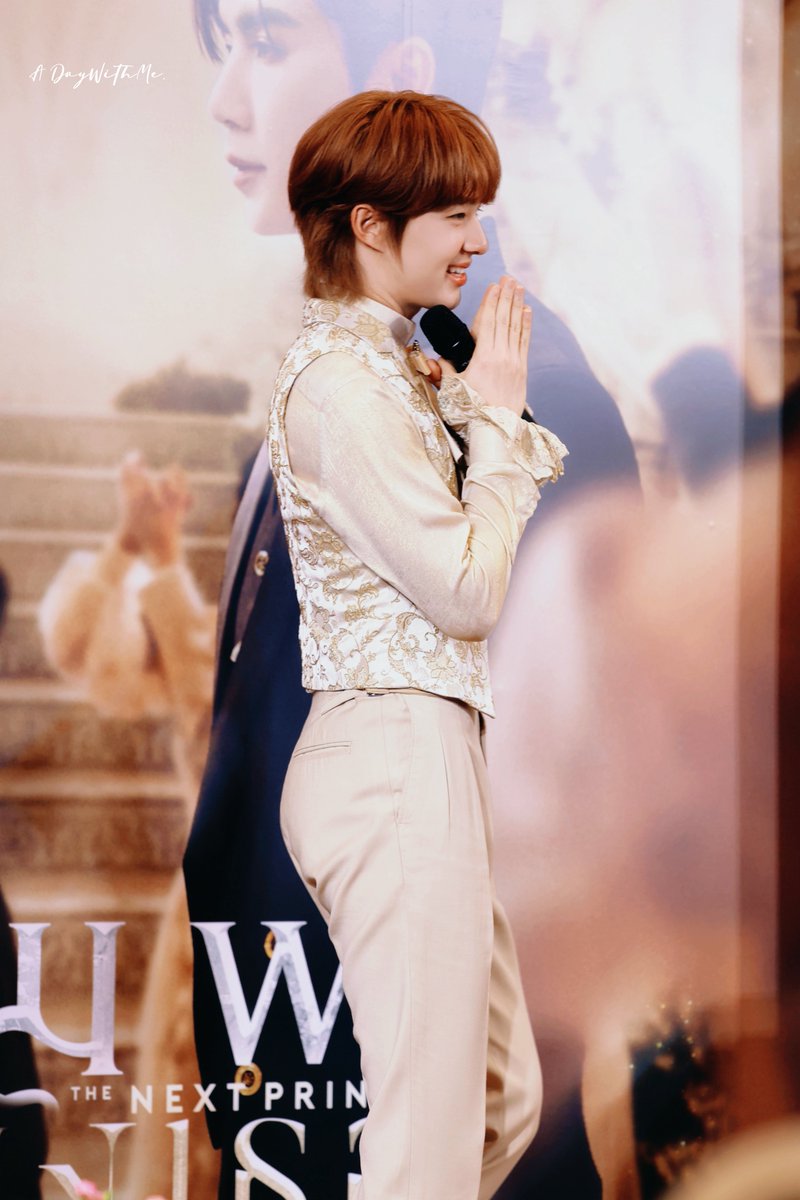 MinnKemika's tweet image. Pic1 : หุ่นโช้ะ ❤️‍🔥
Pic2 : น่ารัก เหมือนท่านชายแมว
Pic3 : 😛&amp;amp;😎
                 🤺👑⚔️
#TheNextPrinceSeries 
#ข้ามฟ้าเคียงเธอ 
#ZeeNuNew 
@zee_pruk @CwrNew