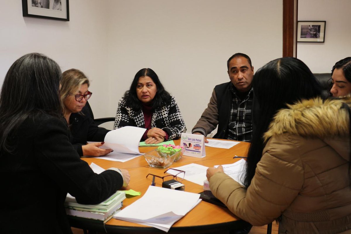semujeresslp's tweet photo. Reunión de trabajo 📋 con la Oficialía Mayor para revisar perfiles de puestos en @semujeresslp, fortaleciendo la organización interna.
Acciones impulsadas por el gobernador del Estado, @RGC_Mx .
#PotosíSinLímites #RicardoGallardo #ElCambioQueSeVive https://t.co/5ZQYtmcnzL