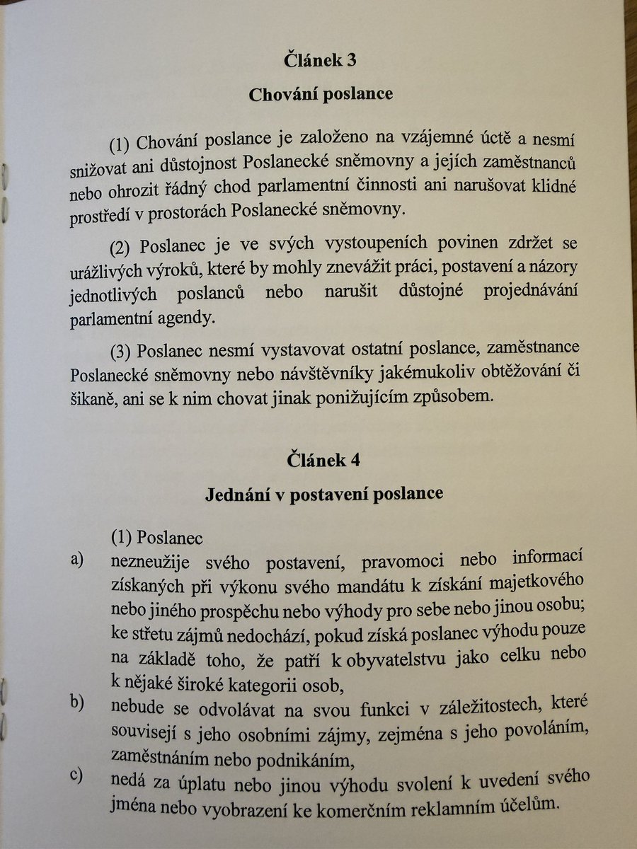 Přišla nám pravidla pro etické chování poslance. Pro poslankyně přijdou asi zvlášť, nebo možná vůbec. 🙂