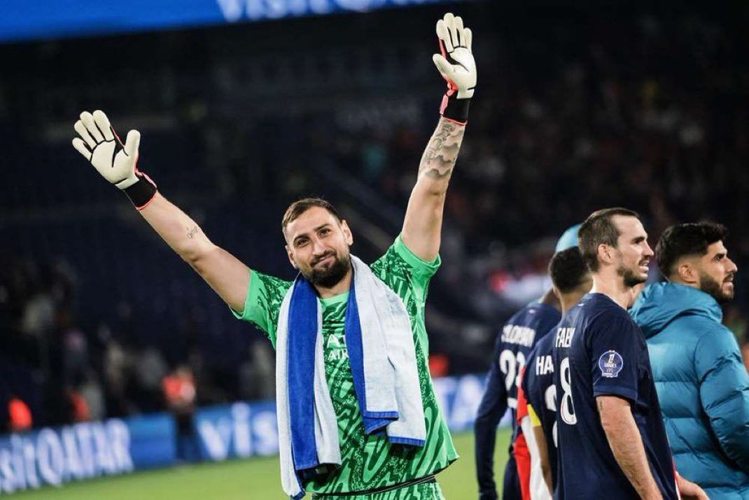 Le très Soninke Donnarumma née à Bamako avec une serviette tiens bah oui pourquoi pas