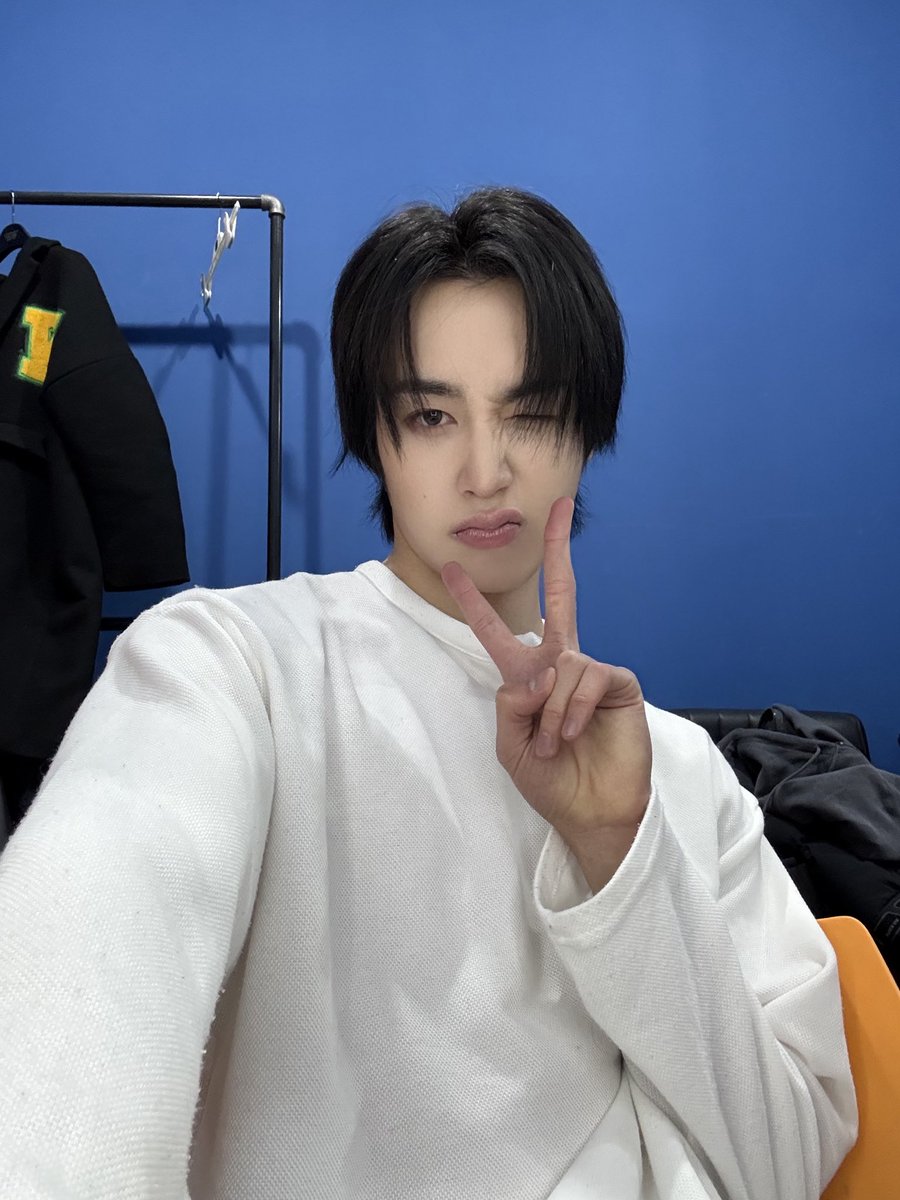 xikers_official's tweet photo. [#헌터] 브이~
#xikers #싸이커스 https://t.co/vSm1rqNHgT