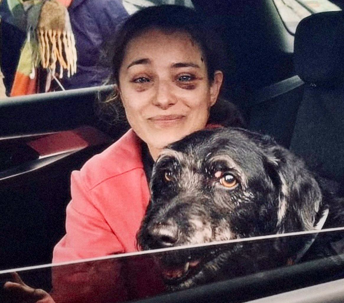 Habrá a quien la noticia le parezca una frivolidad teniendo en cuenta la enorme desgracia del #AccidenteFerroviarioAdamuz Sin embargo, basta con ver la cara de Ana para entender (o al menos intentarlo) lo mucho que se puede querer a un perro. Me alegro mucho por Ana… y por Boro.