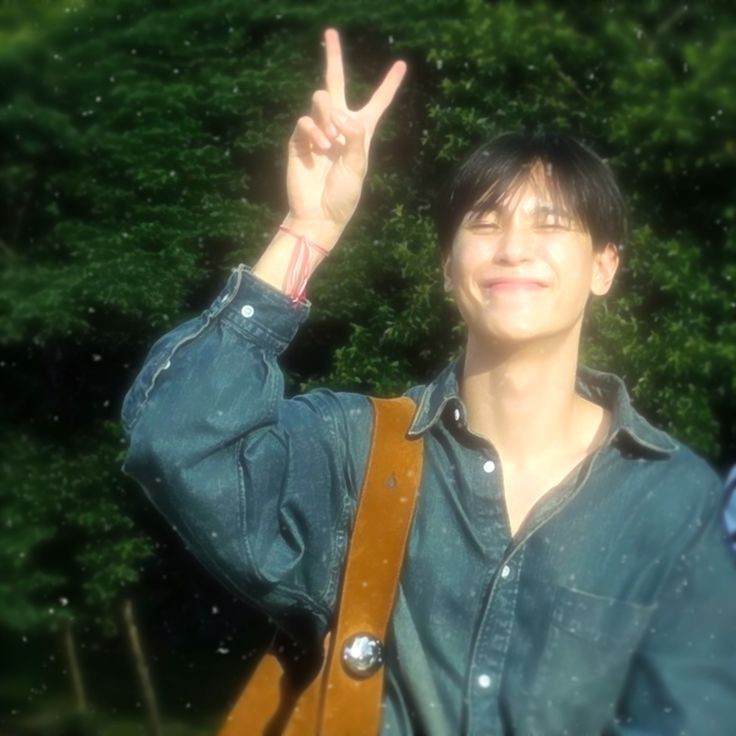 esjteh's tweet photo. — Live by the sun, Love by the moon ☀️🌙. https://t.co/akD26cNk3r