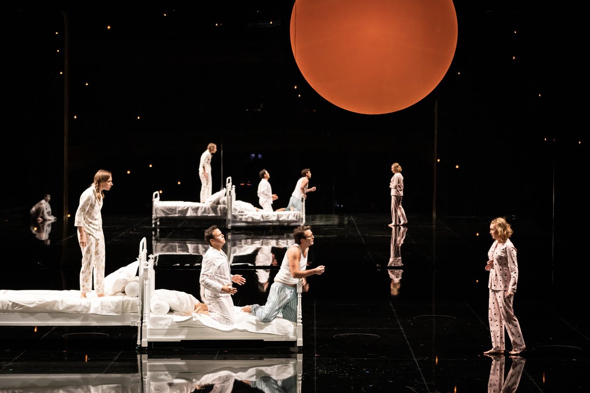Maestranza's tweet photo. ¿Y si una noche todo pudiera transformarse? ✨

La ópera El sueño de una noche de verano de Britten, basada en el clásico de Shakespeare, llega por primera vez al Teatro de la Maestranza, del 12 al 16 de febrero. Magia, humor y fantasía en escena. 🌙🎭

 #Shakespeare #Ópera https://t.co/spxgYCFTbc