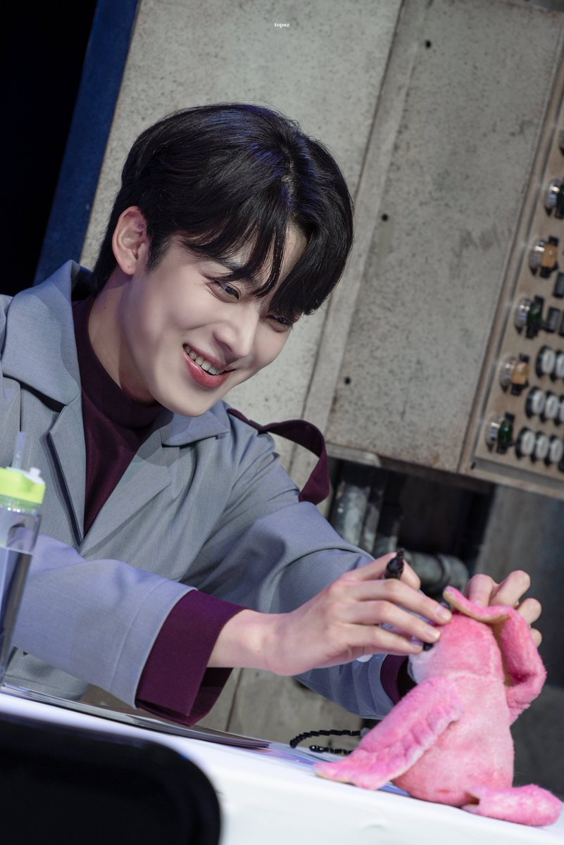 topaz_pic's tweet photo. 260122 로빈 사인회

레온 | #김수호 https://t.co/4gZkuhA8gU