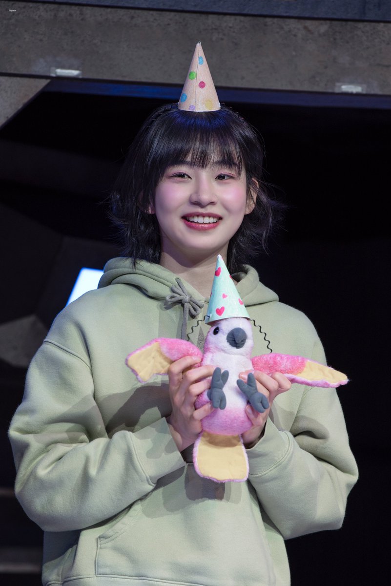 topaz_pic's tweet photo. 260122 로빈 사인회

루나 | #김이진

이름은 루나! 네살이고 아주 예뻐 https://t.co/p7JBaa3Oiz