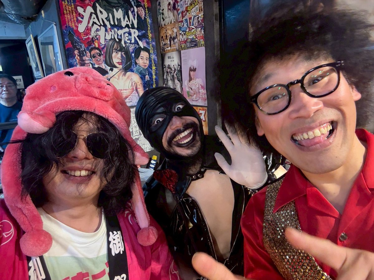 tataminsan's tweet photo. 【お笑いネタコーナー】はこのメンバーで‼︎
1個前のパワーが凄かったのですが、こちらもパワー前回で盛り上がりました‼︎
まさに科学反応‼︎
最高でしたー‼︎
またネタやるぞ‼︎
#変態梁山泊
#変態水滸伝
#ロングホーン尾崎
#MrBB
#さかなヤング
#地下闘技場 https://t.co/P8Y1MnSn9R