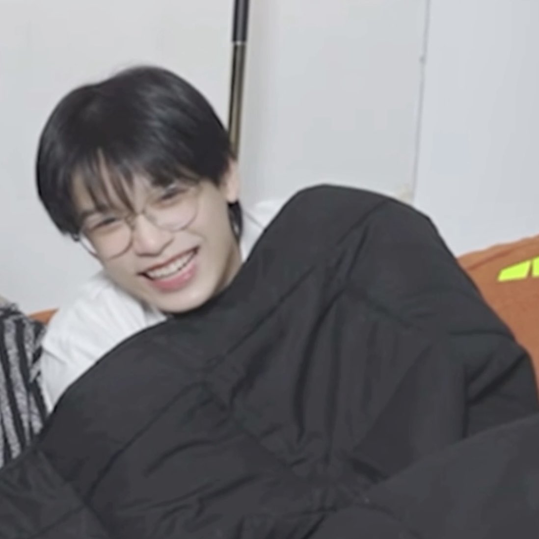 KmzxNex's tweet image. เราโดนเน็กซ์ตกได้ประมาณเดือนนึงง 🙈 สารภาพเลยว่าเพราะเสียงร้องแบบไม่เคยเห็นหน้า แบบฟัง Bus ทุกเพลงมาเป็นปีๆแต่ฟัง yt music 🤣 แต่ชอบท่อนนี้ ชอบท่อนนั้น แล้วทุกท่อนที่ชอบพอมาดูmv คือเน็กซ์ทั้งหมดอะ อมก. 🫠 ทั้งร้องร้อยโทนเสียง ทั้งเต้นเก่ง ทั้ง mindset ดีมากกกก (1)

 #NEXnattakit