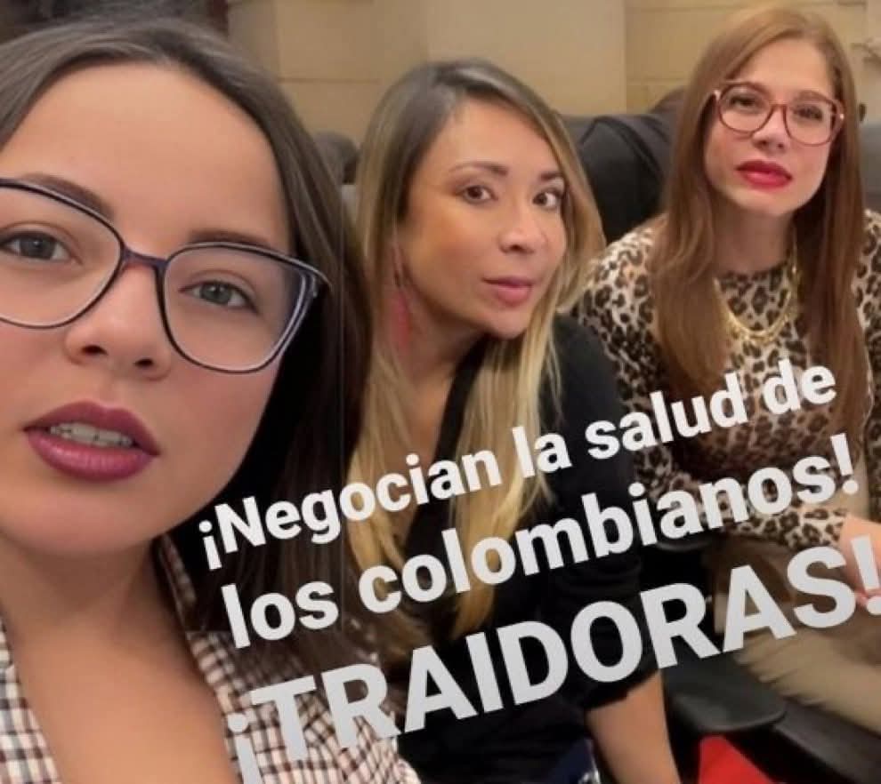 JulianProgre's tweet photo. Hola @JenniferPedraz .  Fuistes una de las tantas escorias de la oposición que salio a difamar al gobierno por la operación de deuda que tuvo que hacer a final de año para poder mantener estable la economía.  Y mira ahora como la contraloría le dio la razón y se hizo todo de forma legal.  Ahora preparase porque harás parte del pabellón de quemados y quemadas en estas elecciones.  Por traidora ,.vendida y mentirosa.  Ni un voto estas basuras.

@CathyJuvinao @KatheMirandaP .

Están despedidas