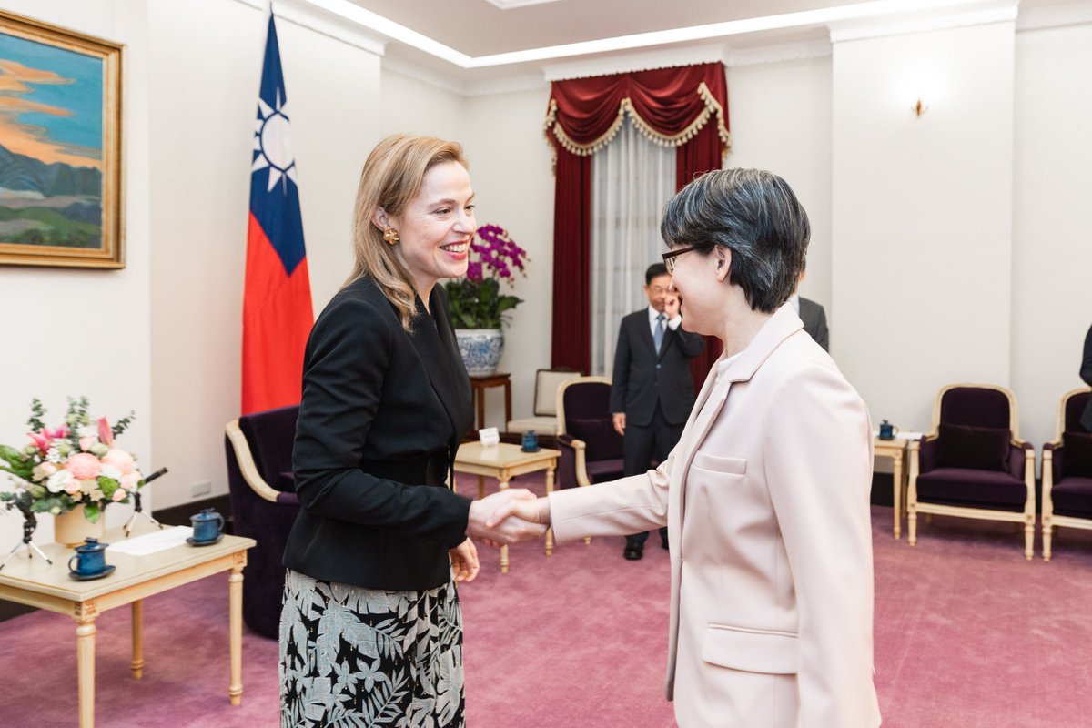 Alexandra de Hoop Scheffer tweet media