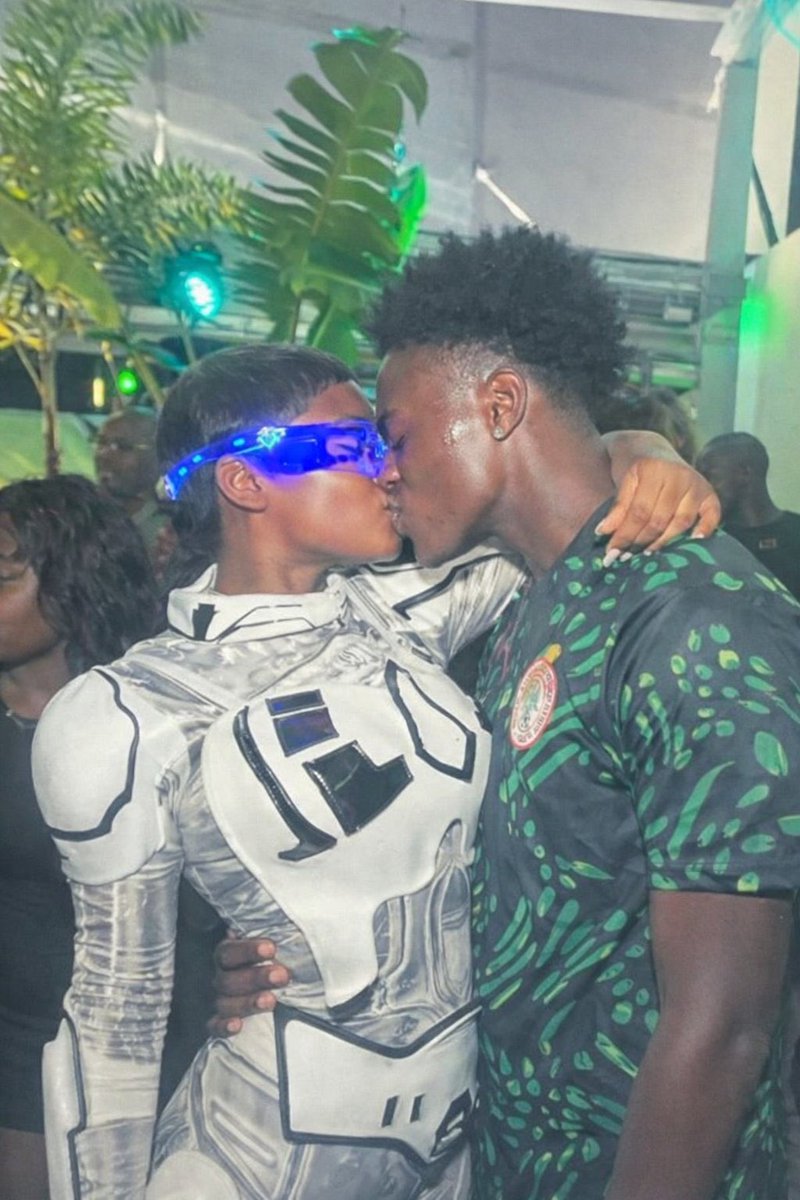 Una just wan kee Peller ,😅😅wetin the boy do una?