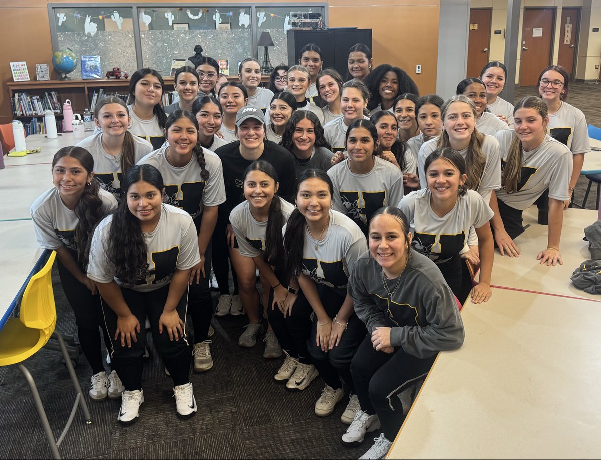 maggiwelham's tweet photo. ECSB had another great Career Coaching Day with Jadyn Trahan personal trainer &amp; nutrition specialist from ISI elite training! We are so grateful that you shared your time, energy &amp; talents with us! #dontwishwork #PROUDbutneversatisfied @ECISDtweets @_ECAthletics @_360athletics https://t.co/Gsmw2CLsyn