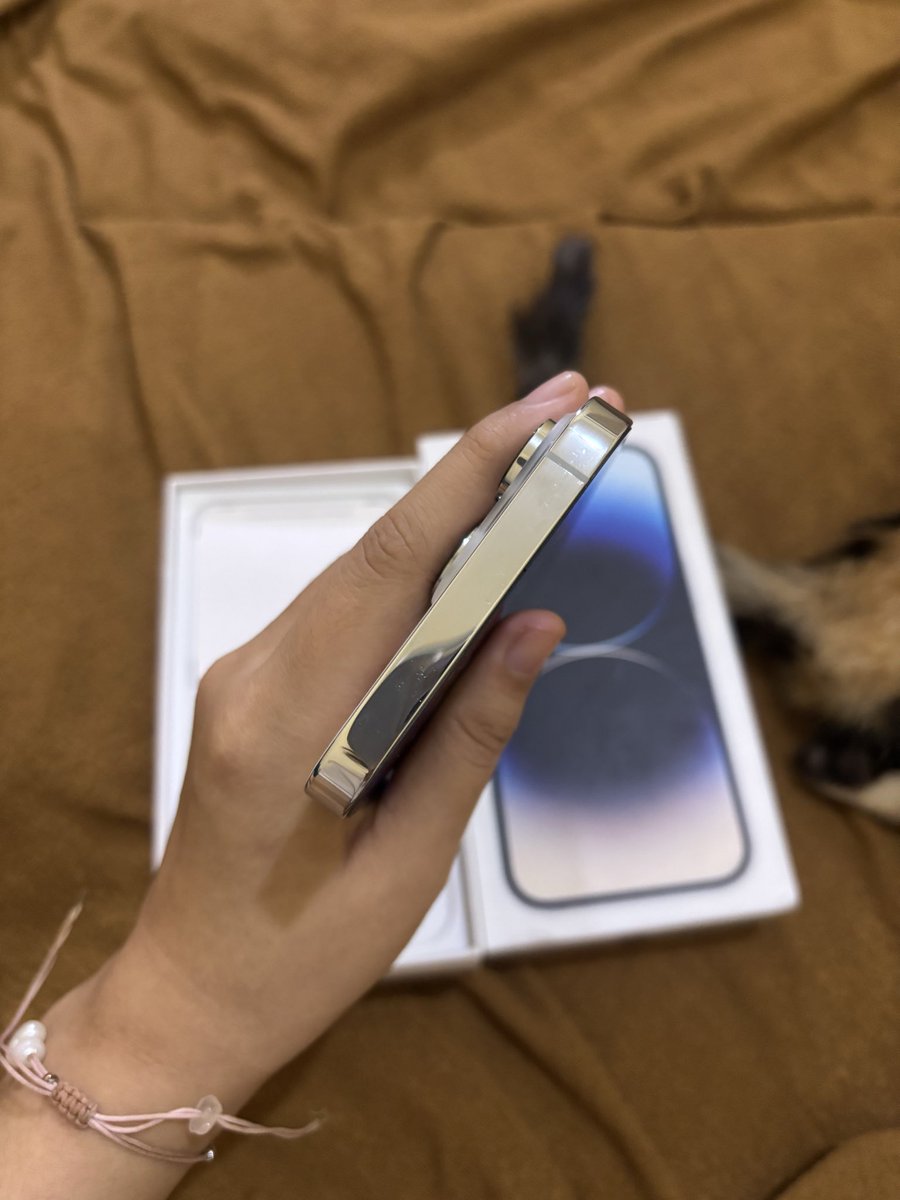 WTS IPHONE tweet media