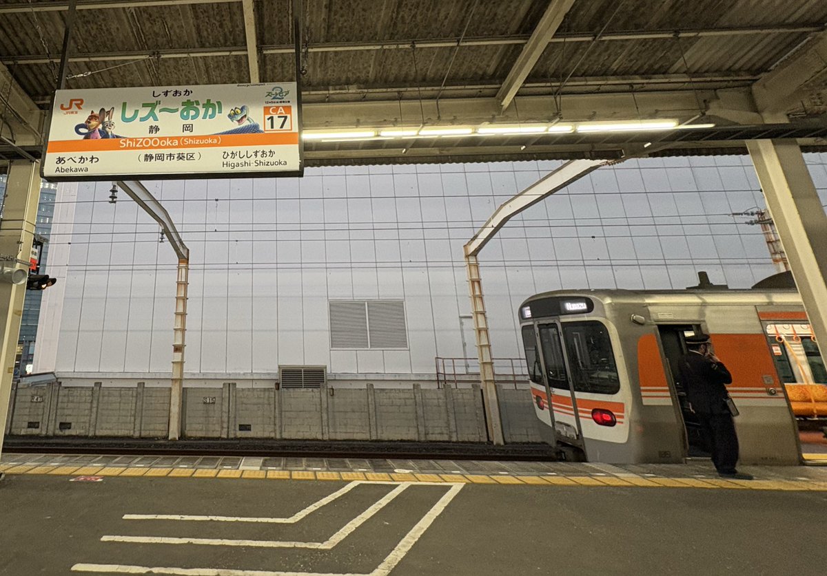 へロー tweet media