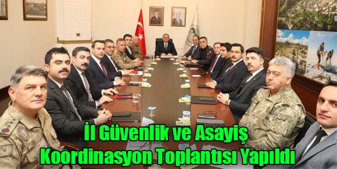 karspusula.com/kars-il-guvenl… <a href="/KarsValiligi/">T.C. Kars Valiliği</a> <a href="/KarsJandarma/">Kars İl Jandarma Komutanlığı</a> <a href="/KarsEmniyeti/">Kars Emniyet Müdürlüğü</a> 

Kars İl Güvenlik ve Asayiş Koordinasyon Toplantısı Gerçekleştirildi.