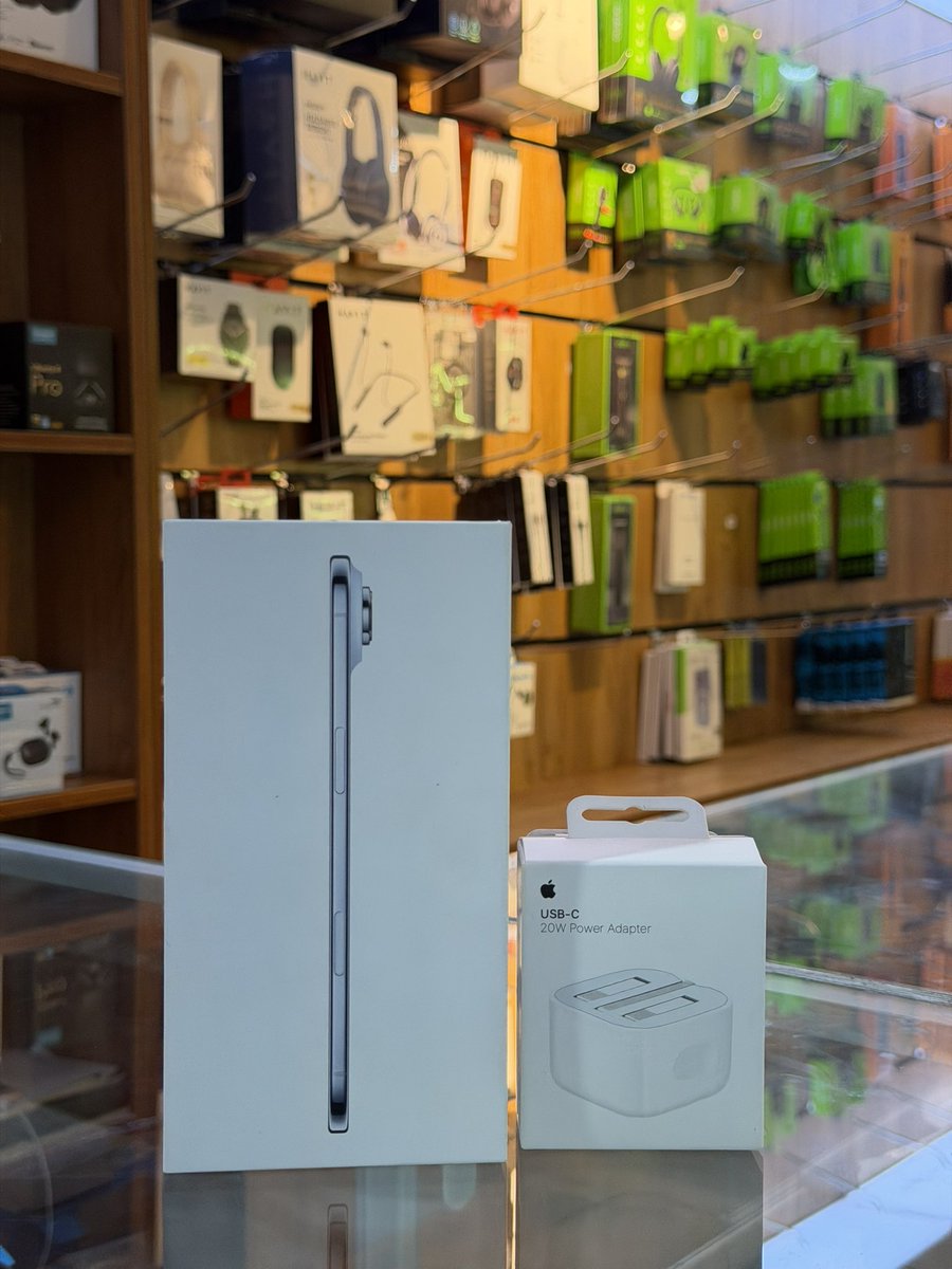 Client walked in, asked questions, took their time and walked out happy with an iPhone 17 Air 256GB.

That’s how it should be.

See what we have available on umojamarket.africa