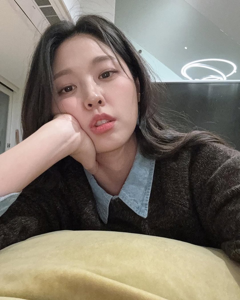 emphyreann's tweet photo. ㅤㅤ
Jejak “kelar 𝒹𝑒𝒶𝒹𝓁𝒾𝓃𝑒” di wajah ini sangat kentara… 
ㅤㅤ https://t.co/1WnzKkJeCi