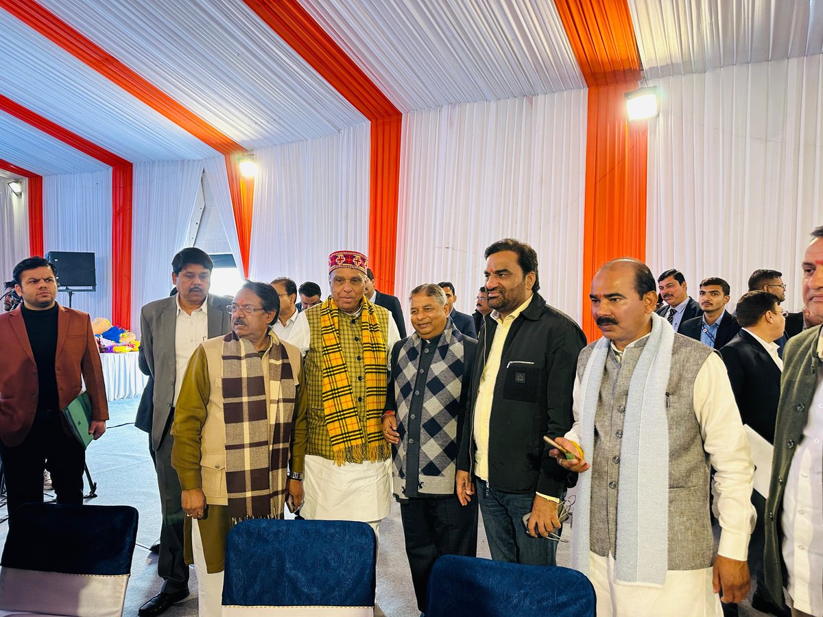 आज दिल्ली में सड़क,परिवहन एवं राजमार्ग मंत्रालय की परामर्शदात्री समिति की बैठक में भाग लिया ,बैठक में पहुंचने पर केंद्रीय सड़क ,परिवहन एवं राजमार्ग राज्य मंत्री श्री हर्ष मल्होत्रा जी व अजय टम्टा जी तथा मंत्रालय के अधिकारियों ने आत्मीय  स्वागत किया,इस अवसर पर यूपी के पूर्व