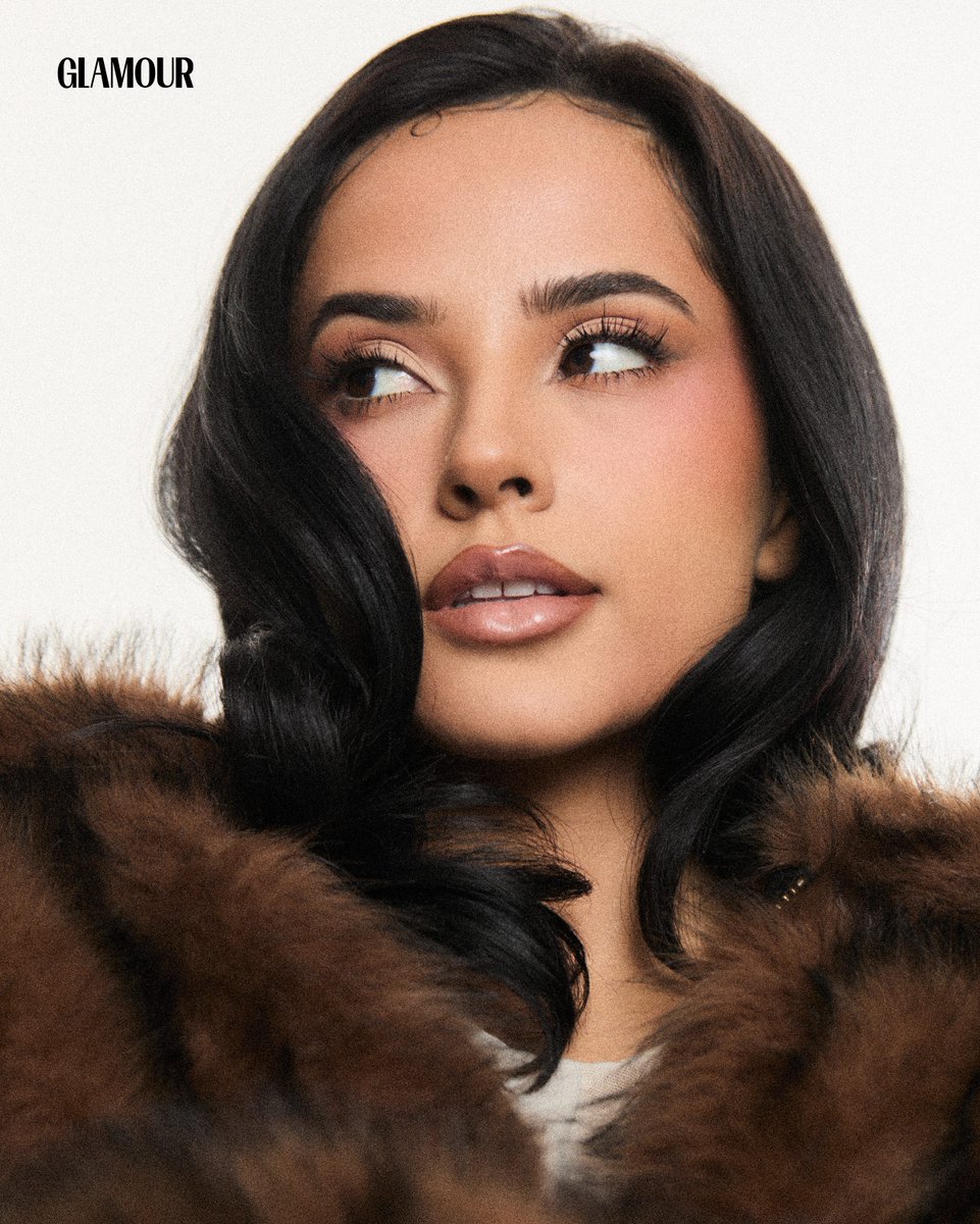 "Para mí, ser latina y ser mexicana va mucho más allá del idioma. Mi español no es perfecto, pero eso no define mi identidad. Está en mi manera de trabajar, de amar y de comer". #BeckyG nos devela, en esta entrevista para Glamour, cómo el orgullo por su comunidad y descubrir