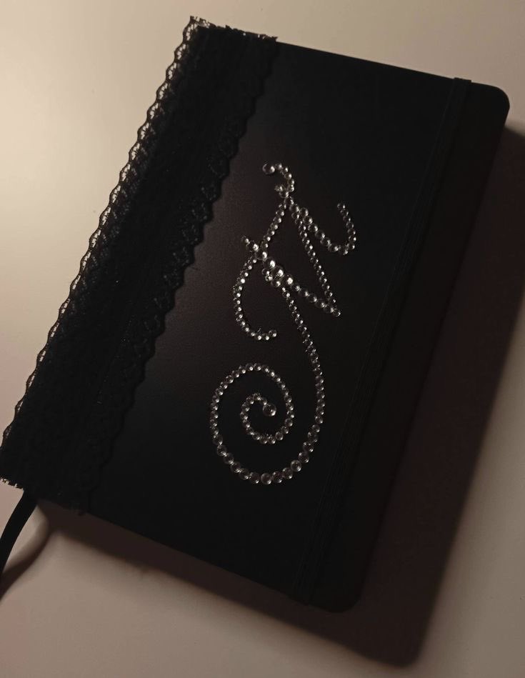 oarrchy's tweet image. تفهموني يوم اقول اجمل شي الاشياء لما تكون bedazzled