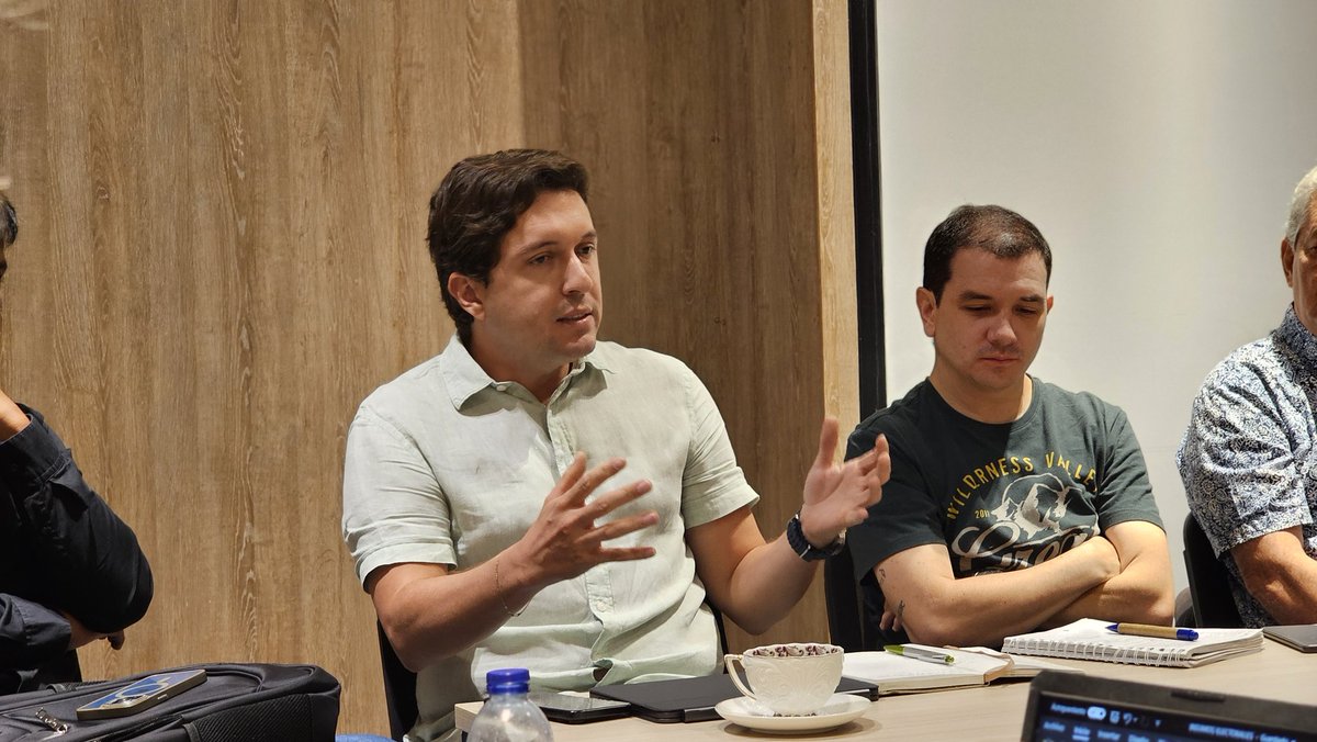 JahelUp's tweet image. ¡El Tolima Vota 3 Veces Pacto! ✊🏼🇨🇴

Hoy desde Ibagué nos articulamos como la fuerza política más grande del país, alineando y alistando todo para la presidencia de @IvanCepedaCast, los candidatos al Senado y Cámara por el Tolima.

Seguimos adelante con el programa del @PactoCol