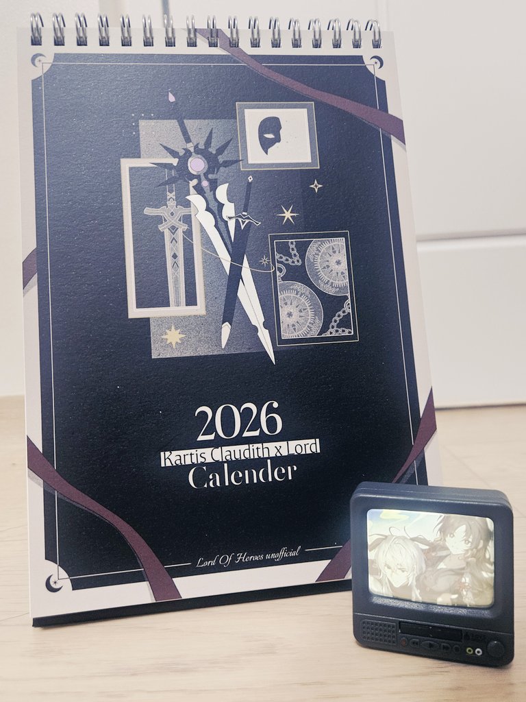 안주님께서 총대 메주신 황제로드 달력 합작 
다른분들과 함께 참여했어요😍
달력 실물이 훨씬 예쁜데 사진이 다 담아내지 못해서 아쉬울따름..🥺