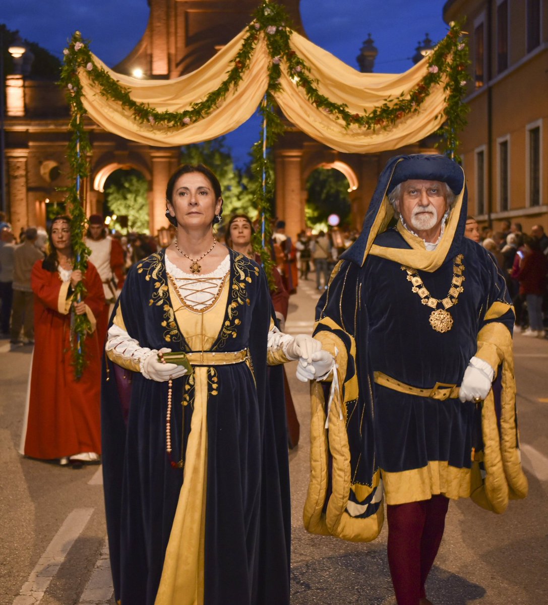 turismoER's tweet photo. A Ferrara il Palio è molto di più della tradizionale corsa di fine maggio. Tra gli eventi che lo precedono, il Carnevale Rinascimentale degli Este e gli Omaggi al Duca: https://t.co/noEFuGTqf2
Ph. Pierluigi Benini | #inEmiliaRomagna #VisitEmiliaRomagna https://t.co/oFQ5HQ1xxN