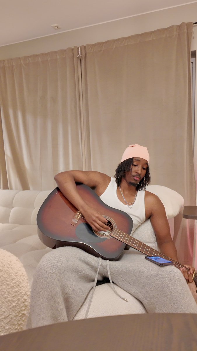 Day 3 and I can play white Ferrari and almost best part (fuck Gmaj7 worst chord ever created). Gotta learn to switch chords quicker tho