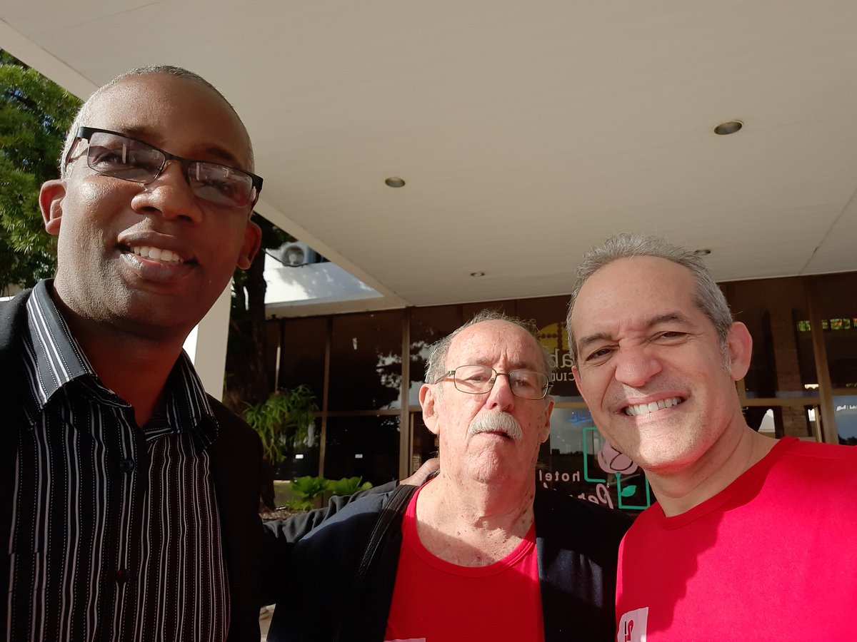 Con <a href="/QueipoRuiz/">Joel Queipo Ruíz</a> y Agustín en #Holguín en una merecida celebración del Día de la #CienciaCubana! <a href="/DiazCanelB/">Miguel Díaz-Canel Bermúdez</a> <a href="/citmacuba/">Ministerio de Ciencia, Tecnología y Medio Ambiente</a>