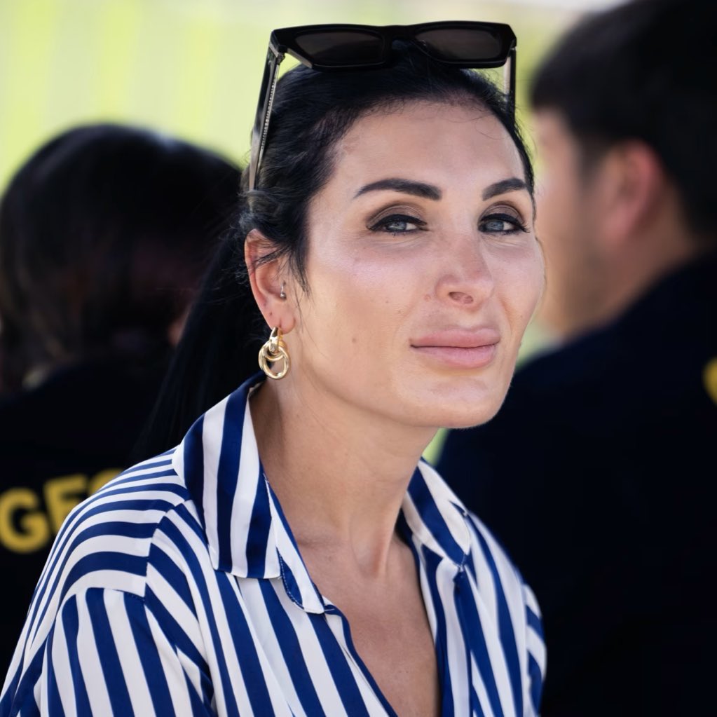 joanfromdc's tweet image. BREAKING: @LauraLoomer is attacking James Fishback Over How STUNNING the Next First Lady of Florida Is