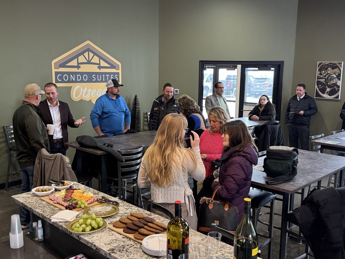 CondosOtsego's tweet photo. Condo Suites developer @BoydDollansky hosted @I94West yesterday with ribbon cutting as new member with first tenant @GlassTasticMN does the honors. -Thank you to all who attended. https://t.co/U8zcPAICqi