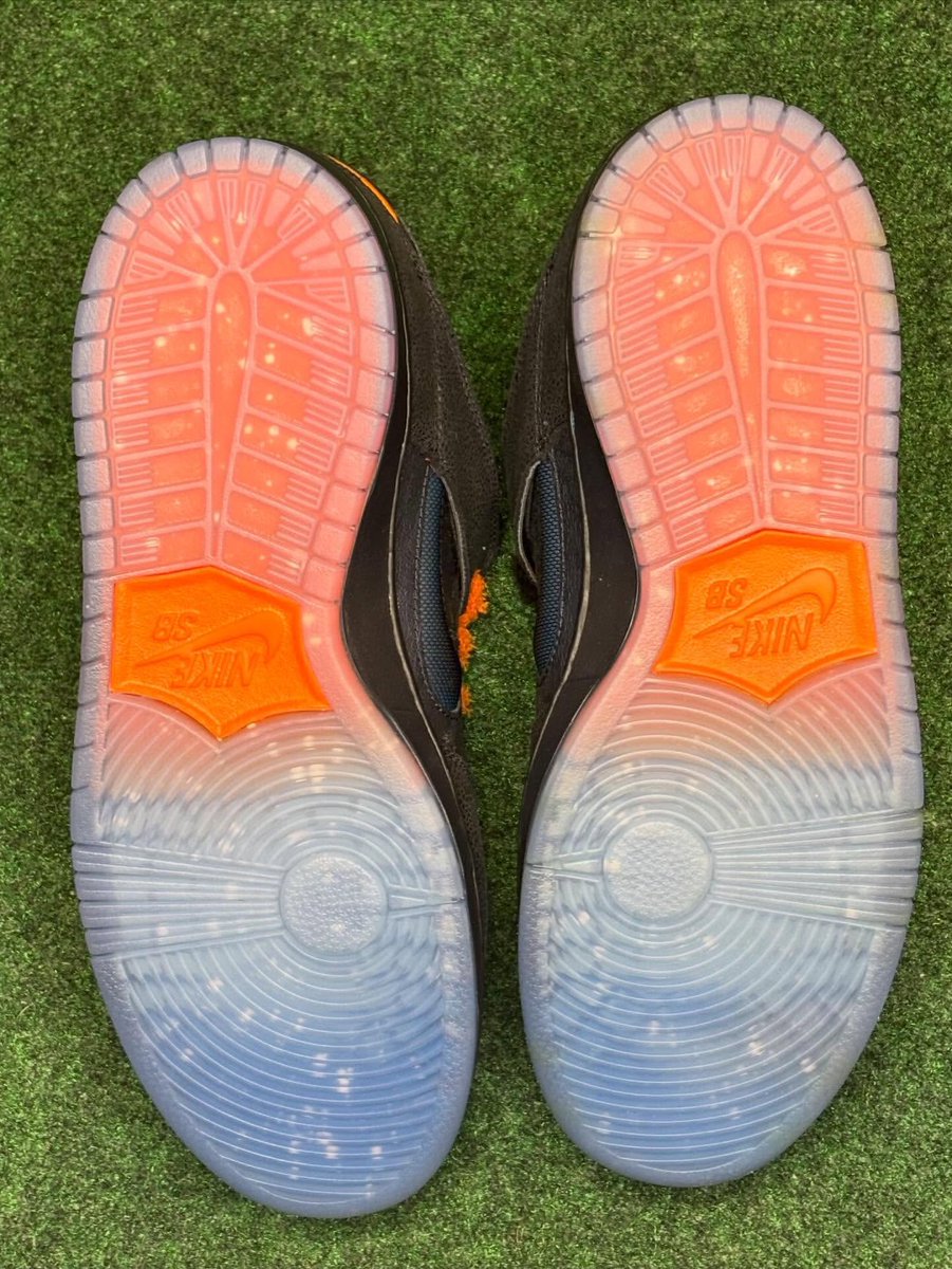 CLOSER LOOK: South Carolina’s Bluetile Skateshop x Nike SB Dunks 🛹 🦋

🗓️ Summer 2026
📝 IQ1323-001
💵 $135
📷 shuseum83 (IG)