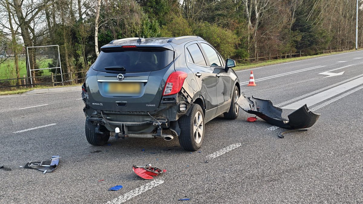 Aanrijding tussen auto en vrachtwagen op N317