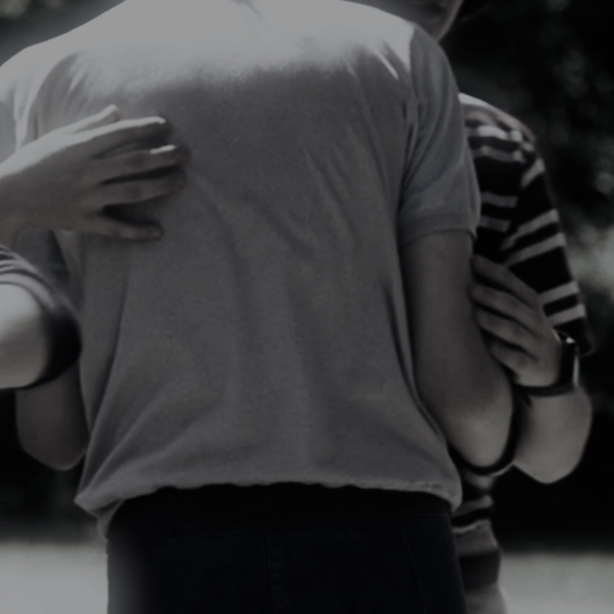 visf3ral's tweet photo. ㅤ
𖦹°⋆  𝐚𝐥𝐥 𝐭𝐡𝐞 𝐭𝐡𝐢𝐧𝐠𝐬 𝐡𝐞 𝐬𝐚𝐢𝐝
  ࣪ ˖ #byler.

donde a will y mike la sociedad no les permite vivir su amor sin que parezca una enfermedad.

un #au que suena como la canción de
𝒕.𝒂.𝒕.𝒖. no apto para débiles y aprensivos.
ㅤ https://t.co/Gxq74QHNCV