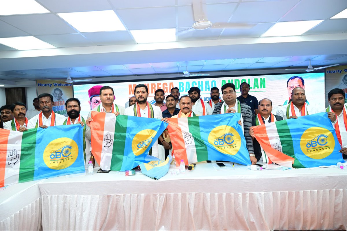 Participated in the TPCC OBC State Level Executive Meeting under the leadership of TPCC OBC State Chairman <a href="/NuthiSrikanth/">Nuthi Srikanth Goud</a> , and in the esteemed presence of Hon’ble TPCC President  <a href="/Bmaheshgoud6666/">Bomma Maheshkumar goud</a> Anna,
Happy to address the District Chairpersons and leaders at all levels of the