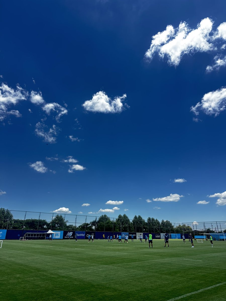 Bora, Tricolores! 🇪🇪🌤️ Depois da vitória de ontem, trabalho no CT Luiz Carvalho! 💪🏾