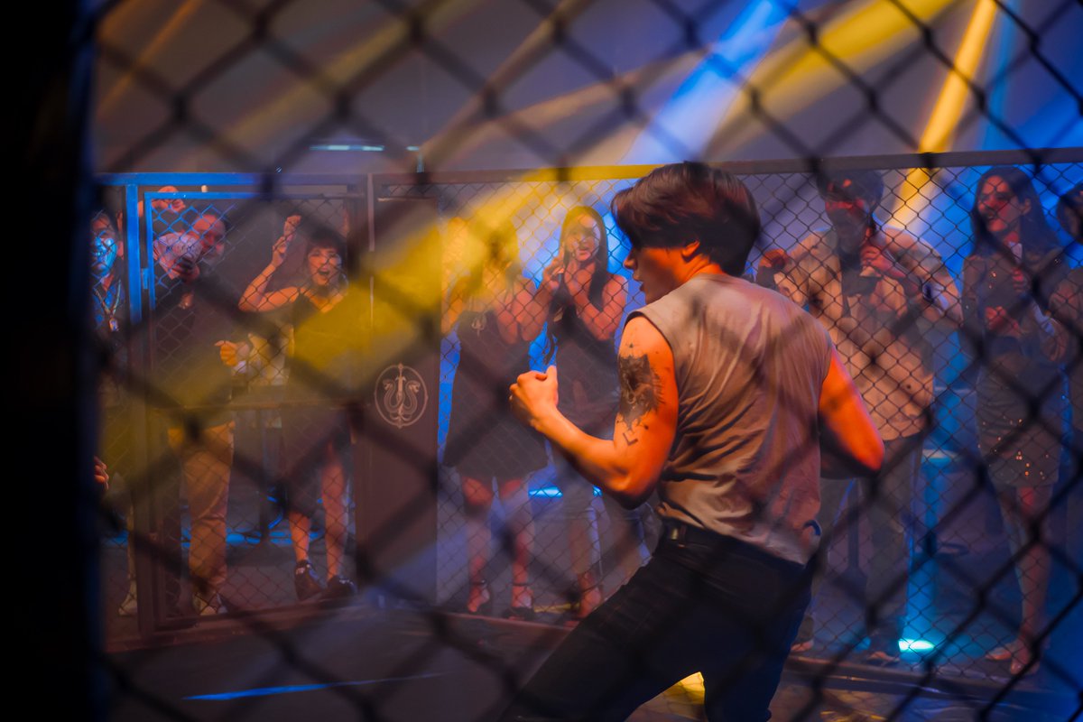 DareYouToDeath's tweet image. นี่สินะ แผ่นหลังของผู้ชายที่ปกป้องเราได้
#DareYouToDeathEP5
[PHOTO BEHIND THE SCENES]

@ChenRcj