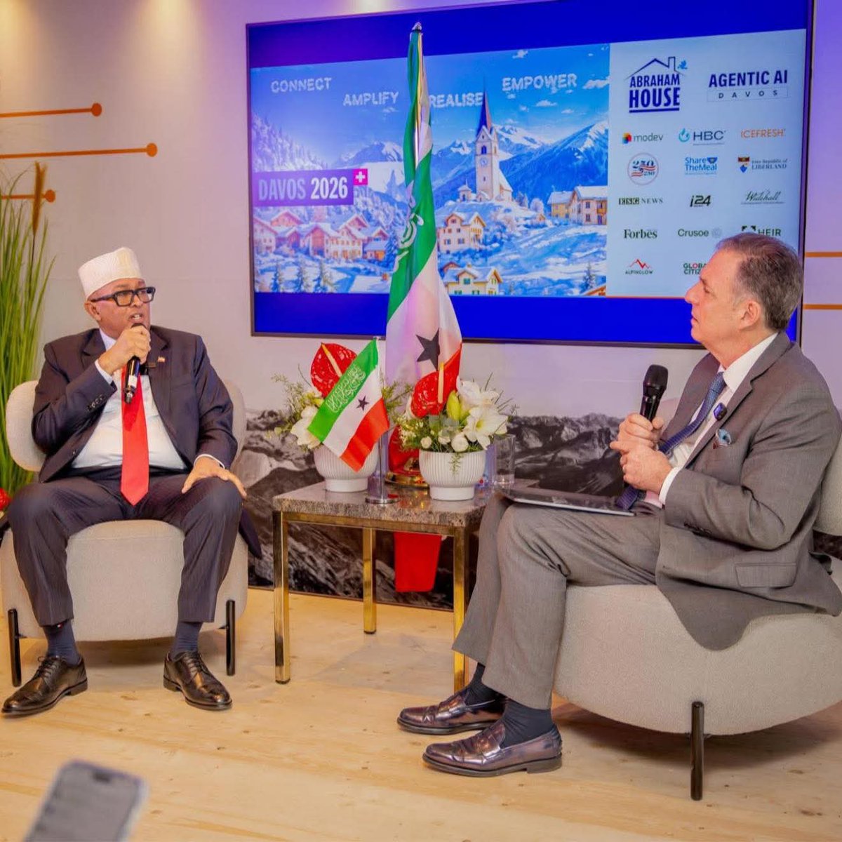 SCubayd's tweet photo. “Ma nihin kuwo gargaar dalbanaya, waxa aannu u nimid in aan soo bandhigno iskaashi ku dhisan nabad, dimuqraadiyad iyo fursado dano-wadaag..”
Madaxweynaha Jamhuuriyadda Somaliland @Abdirahmanirro. https://t.co/ifPF3zg8hQ