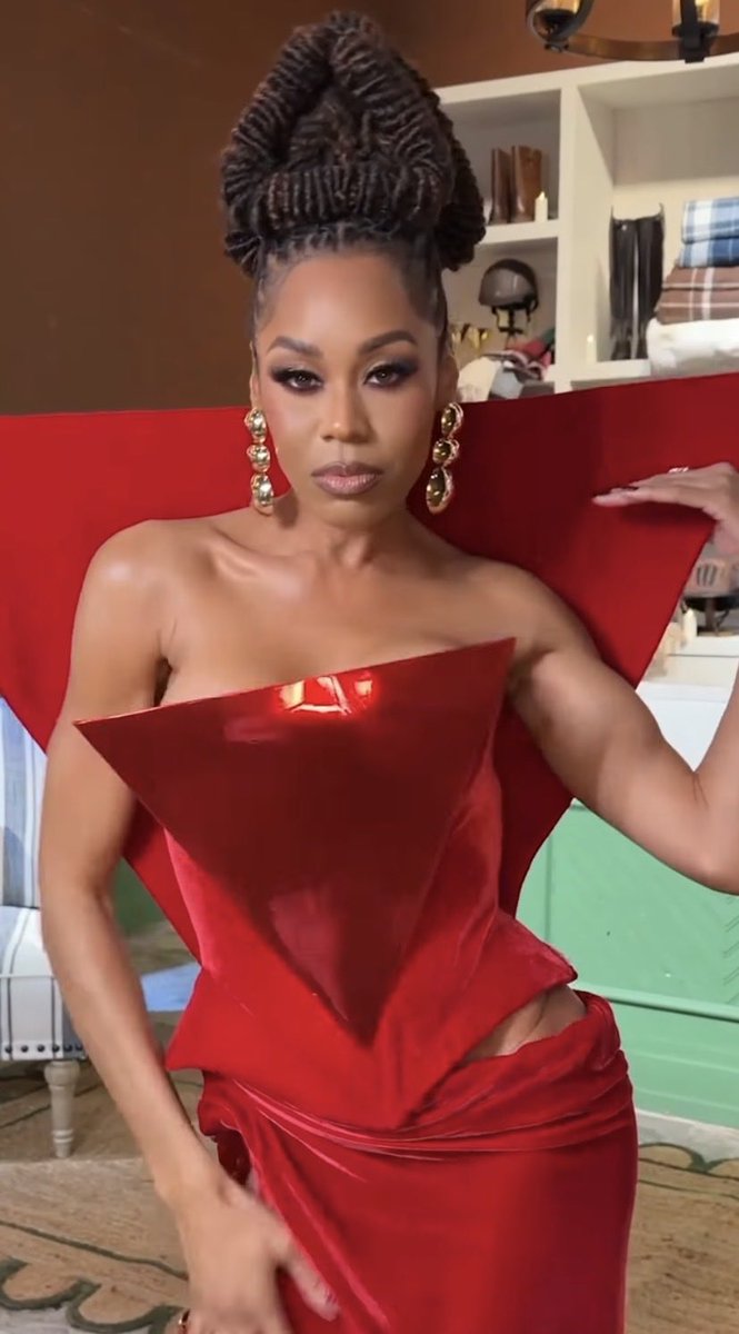 urfavv_goddess's tweet image. Monique’s reunion look 🌸 #RHOP