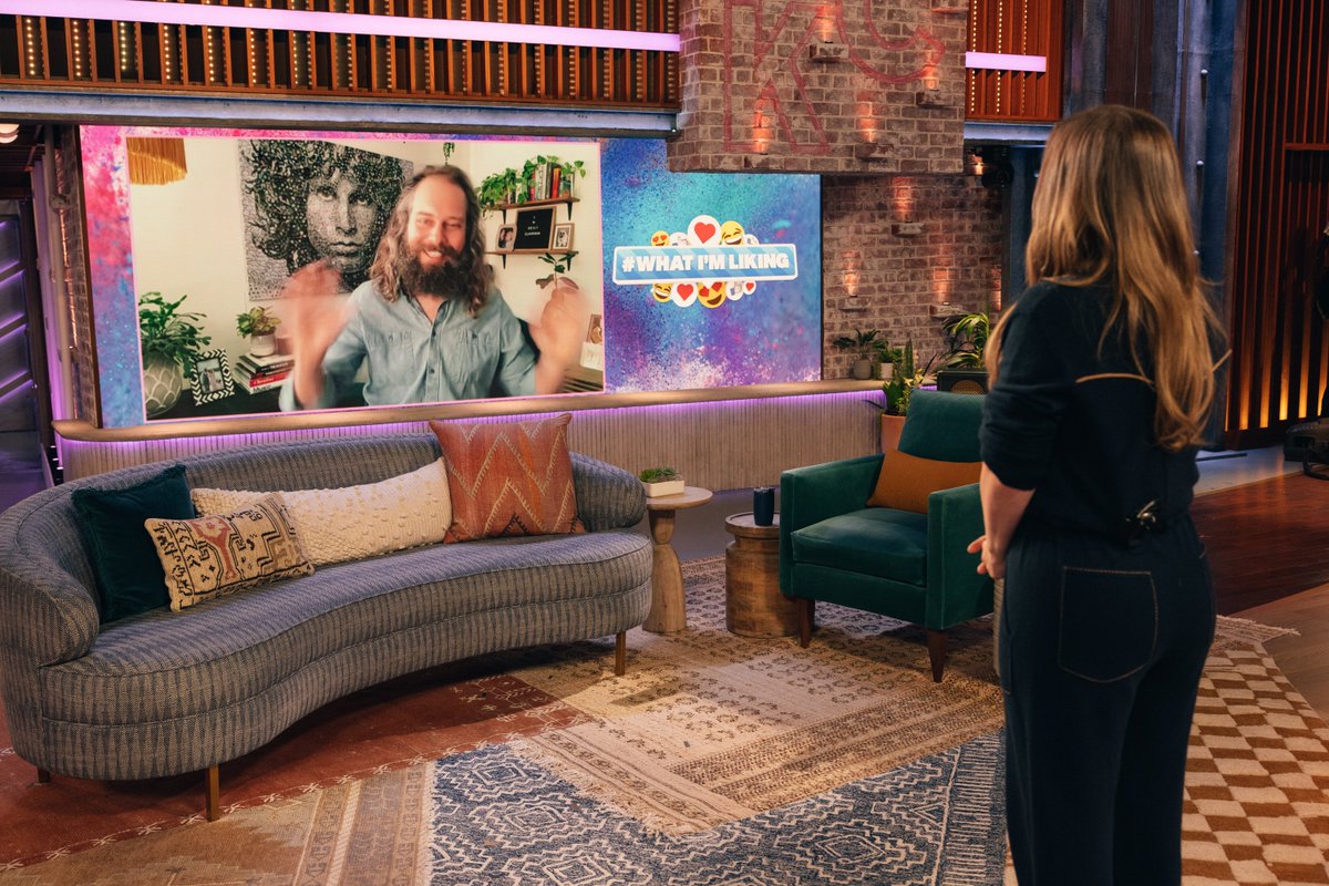 Fabulous Friday with #Traitors host Alan Cumming, Kali Reis and a Cameo-oke from MAX! PLUS top trips with The Travel Mom, shining a light on an LA cat rescue, and an incredible bottle cap artist!