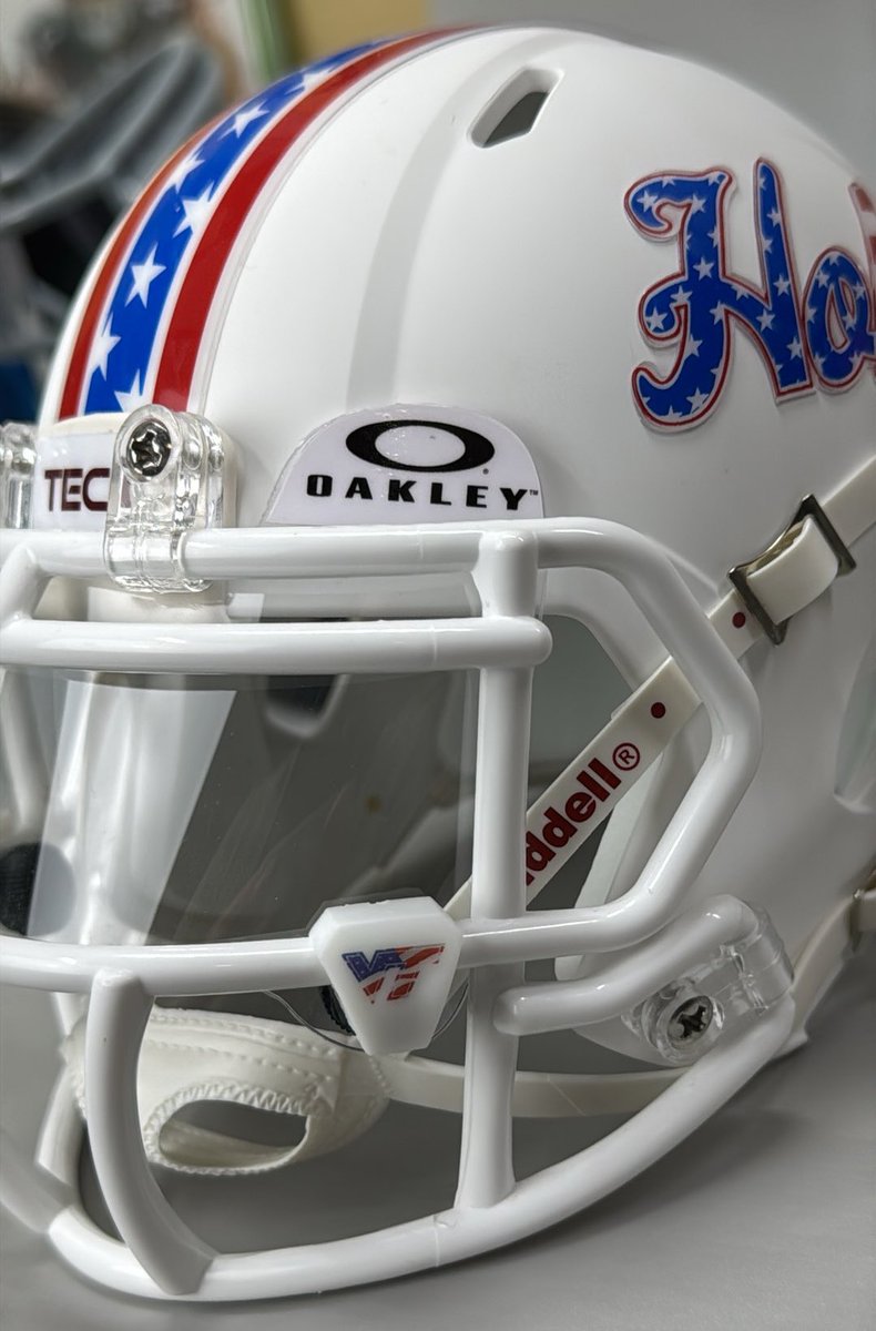 Logos on the clips will always be the ultimate <a href="/Josh_Jack17/">Josh Jackson, CMPC</a> uni flex!  Definitely makes our laser-cut visors POP!

#Hokies 🦃