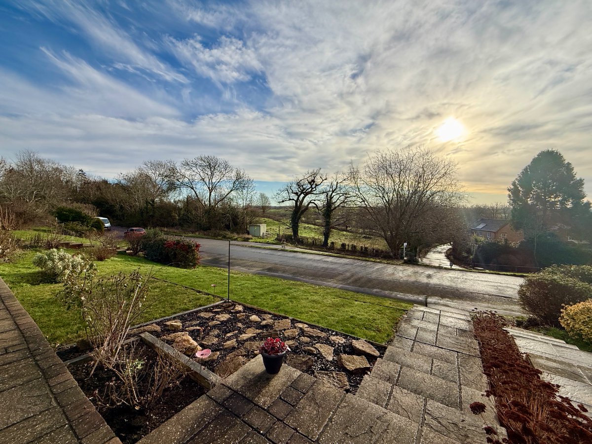 ✨🏡 Three Bedroom Split Level Semi-Detached Bungalow For Sale In Braunston 🏡 ✨

🛏️ Bedrooms: 3
🛋 Reception Rooms 1
🛁 Bathrooms: 2
💷  £300,000 (OIEO)

ℹ️ Find out more here 👉  campbell-online.co.uk/property/for-s…
